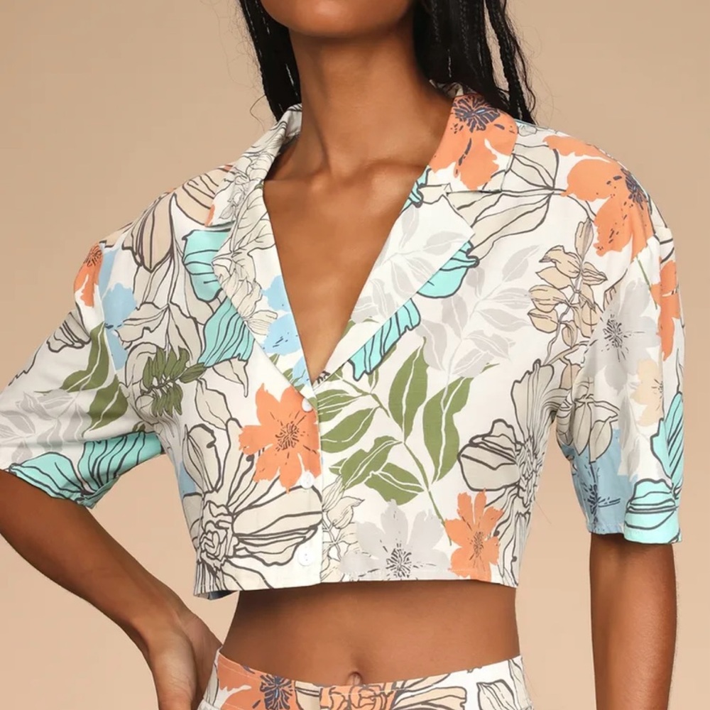 Lulus Tropical Weather Ivory Floral Print Tie-Back Button-Up Crop Top Sz M